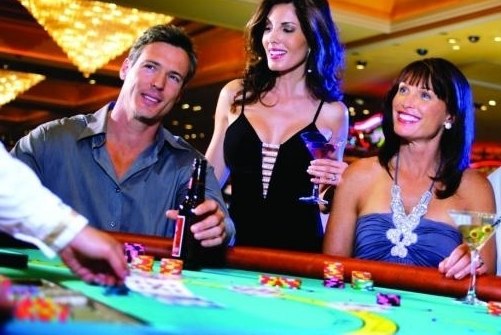 Play Gold or High Limit baccarat